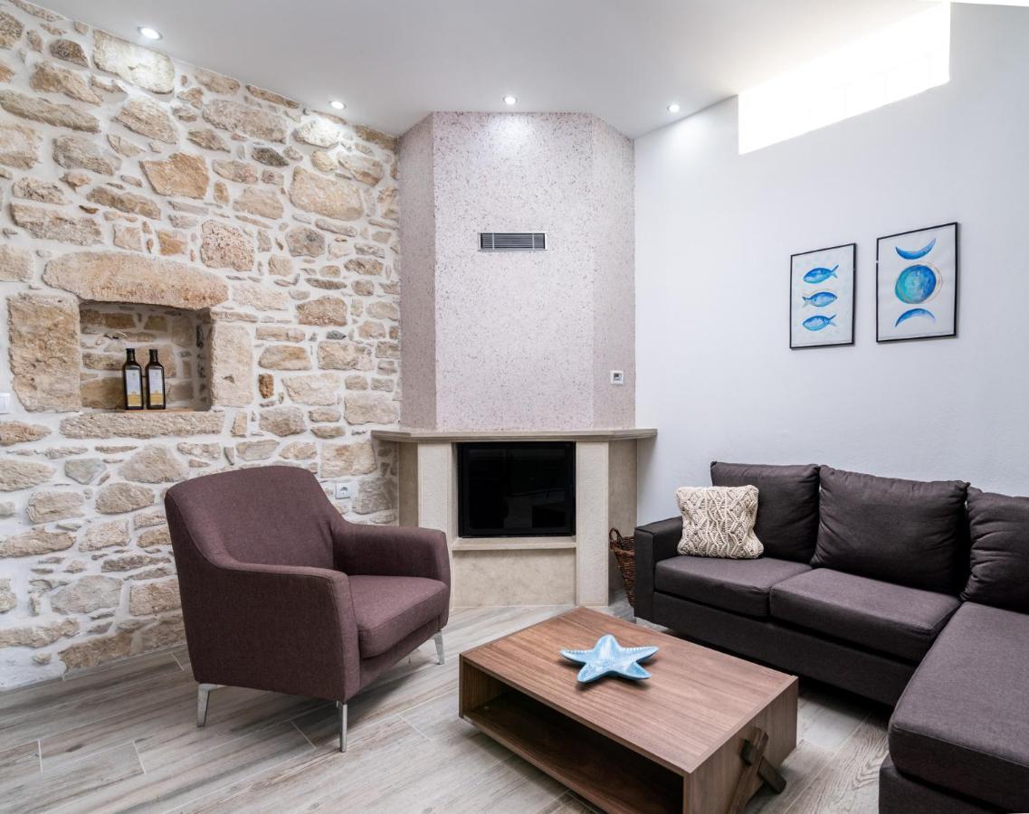 Katina's House Petrokefalion